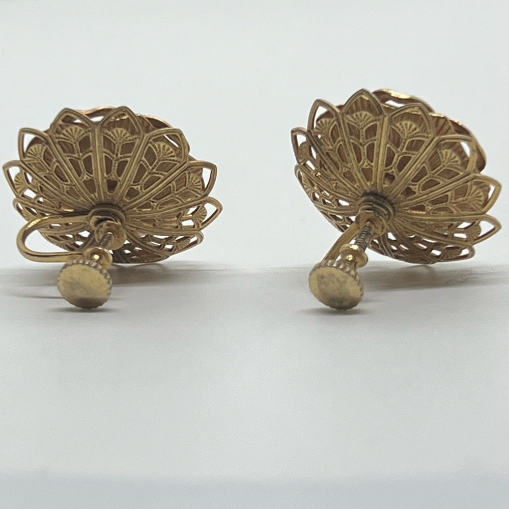 Vintage flower clip on earrings - Picture 2 of 4